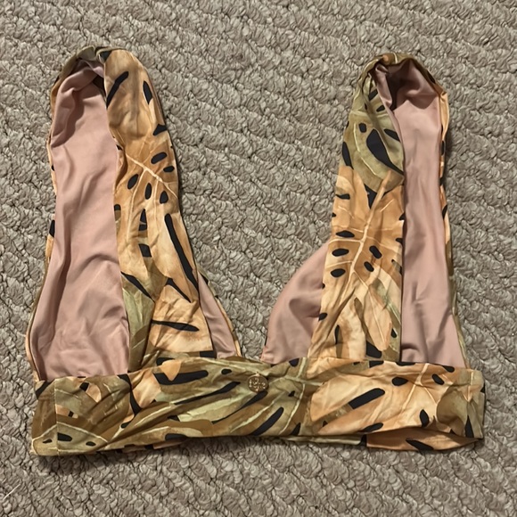 Billabong bikini top! Size small - Picture 2 of 3